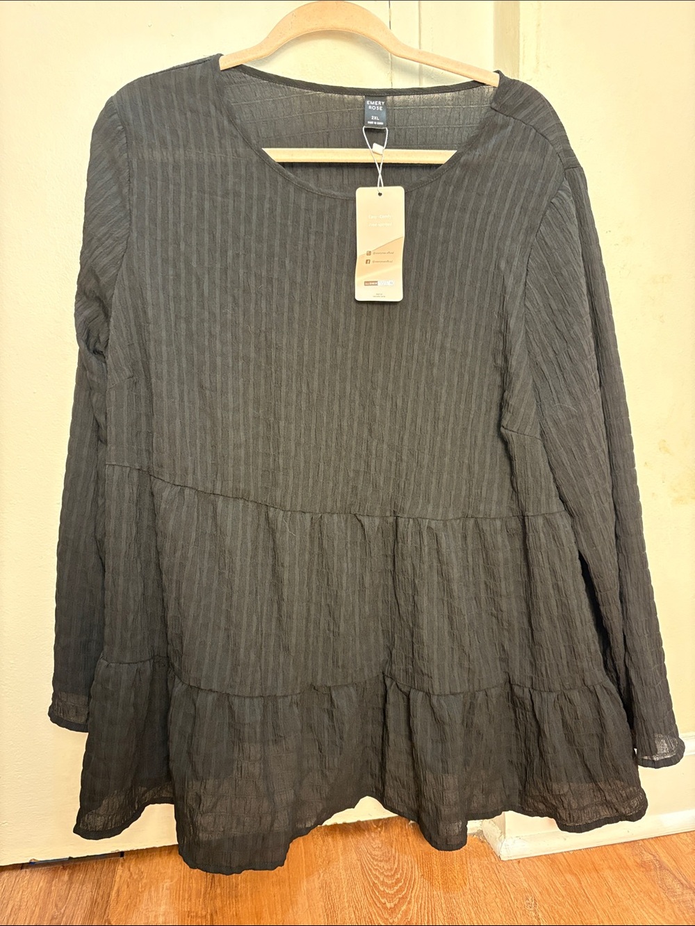 NWT Emery Rose by SHEIN Tiered Scoop-Neck Tunic in Black 2X